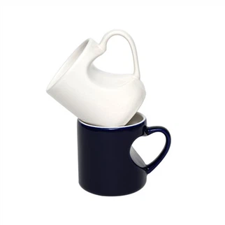 Teetasse aus Keramik mit Handgriff