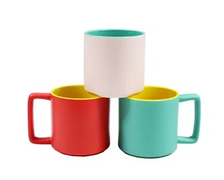 Keramikbecher mit quadratischem Griff